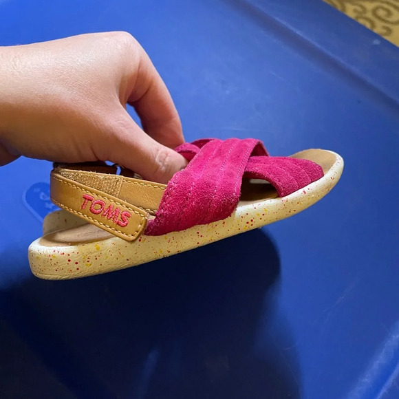 Tiny‎ Toms pink and tan sandals size 8 - Picture 3 of 6